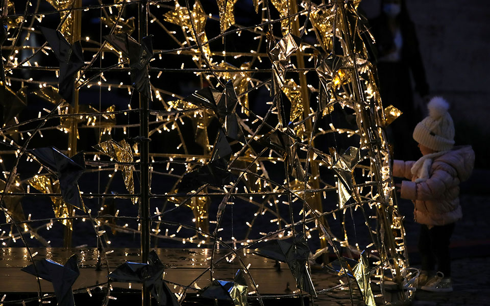 ρεβεγιόν-με-μάσκες-ζητεί-ο-που-από-τους-561198043