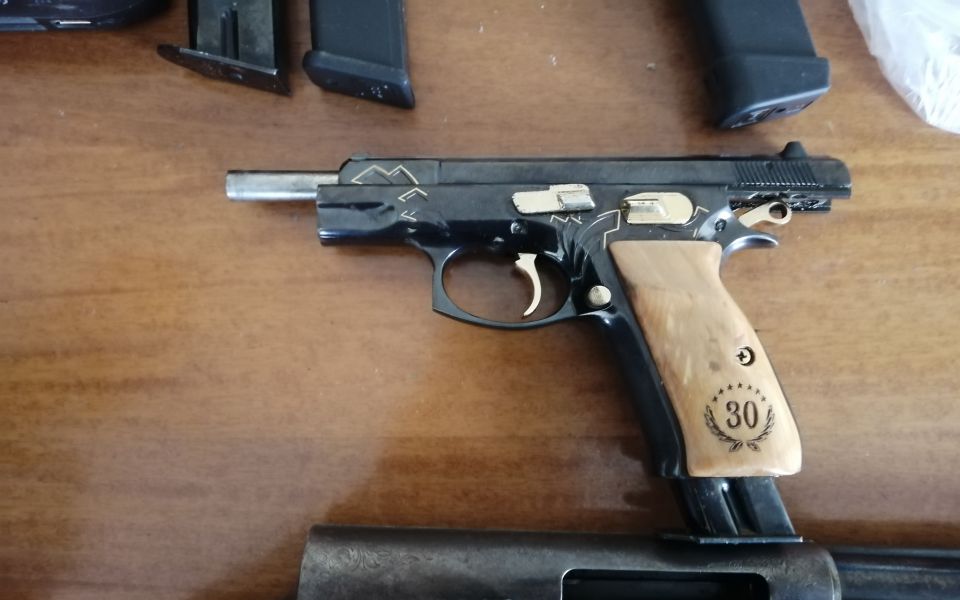 πέντε-συλλήψεις-σε-αστυνομική-επιχεί-561221635