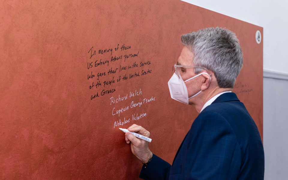 Εγκαινιάστηκε από τον Μ. Χρυσοχοΐδη το κέντρο στήριξης των συγγενών θυμάτων τρομοκρατίας-3