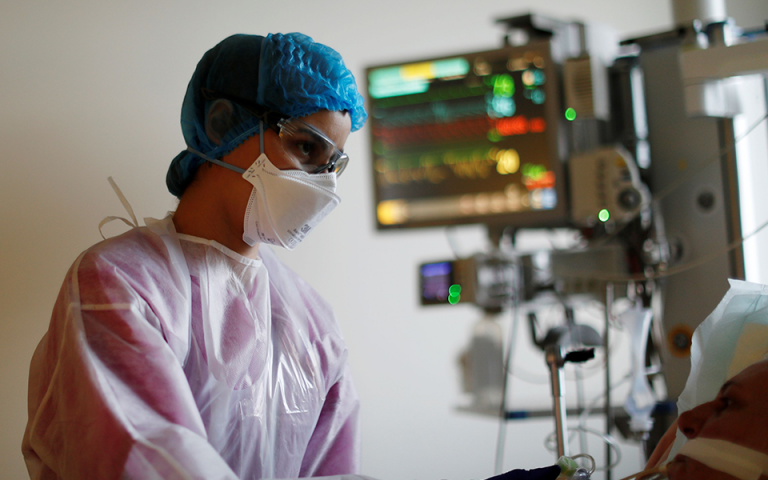 κορωνοϊός-816-νέα-κρούσματα-399-οι-διασωλην-561217969