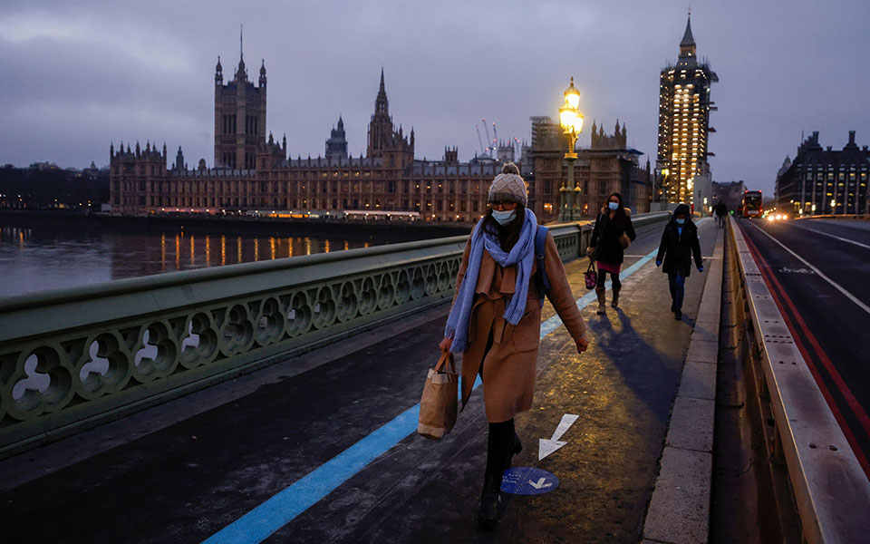 κορωνοϊός-τι-γνωρίζουμε-για-τις-δύο-με-561216637