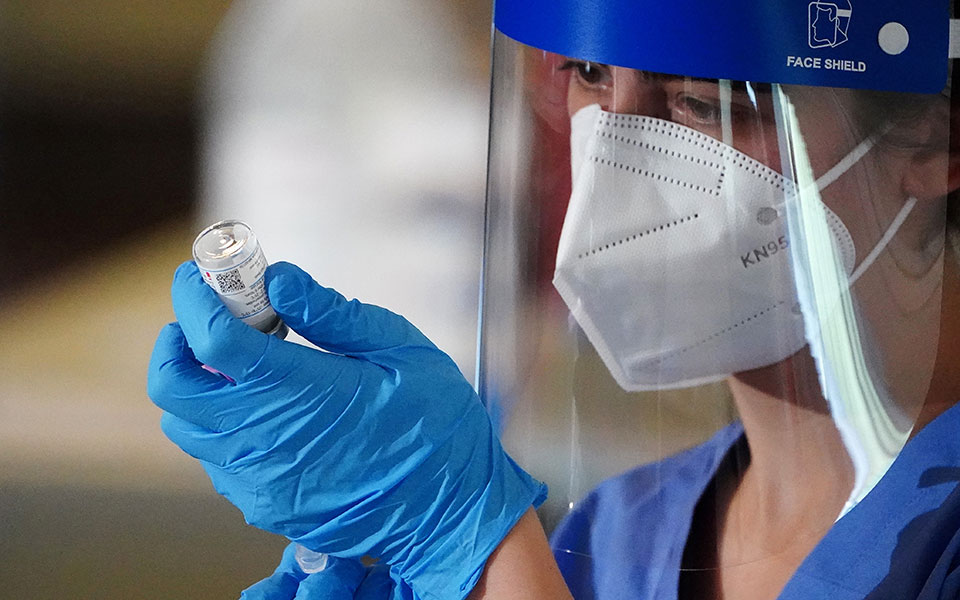 o-ema-ενέκρινε-το-εμβόλιο-της-moderna-561217762