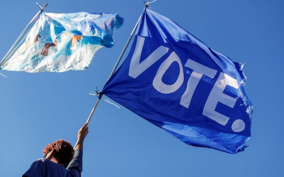 τα-ροδάκινα-της-τζόρτζια-βάφτηκαν-μπλ-561217855