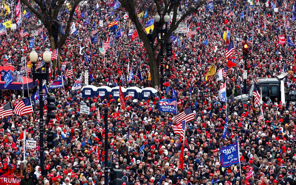 πλήθη-υποστηρικτών-του-τραμπ-κατευθύ-561217996