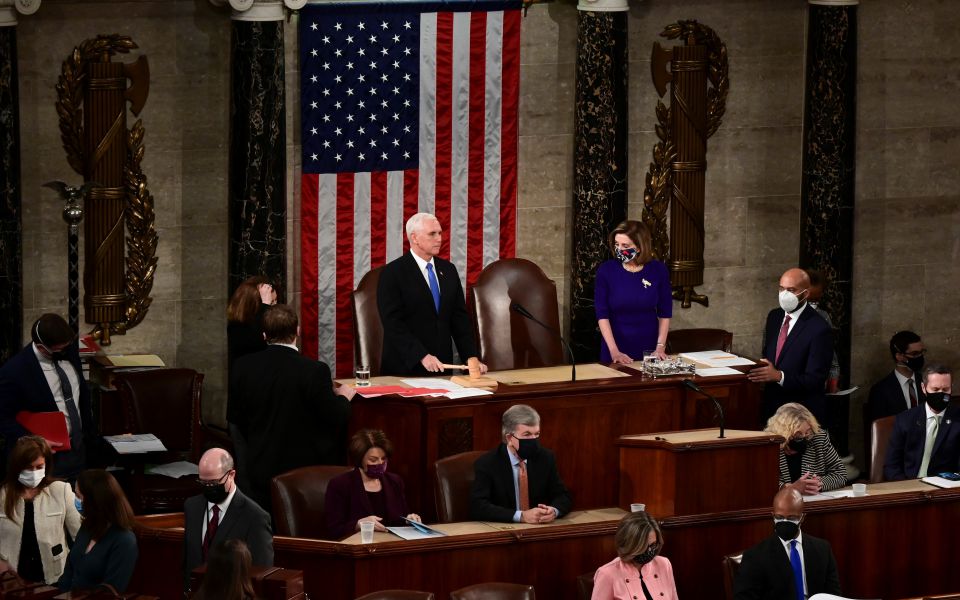 κόντρα-στον-τραμπ-ο-πενς-δεν-θα-αντιτ-561218128