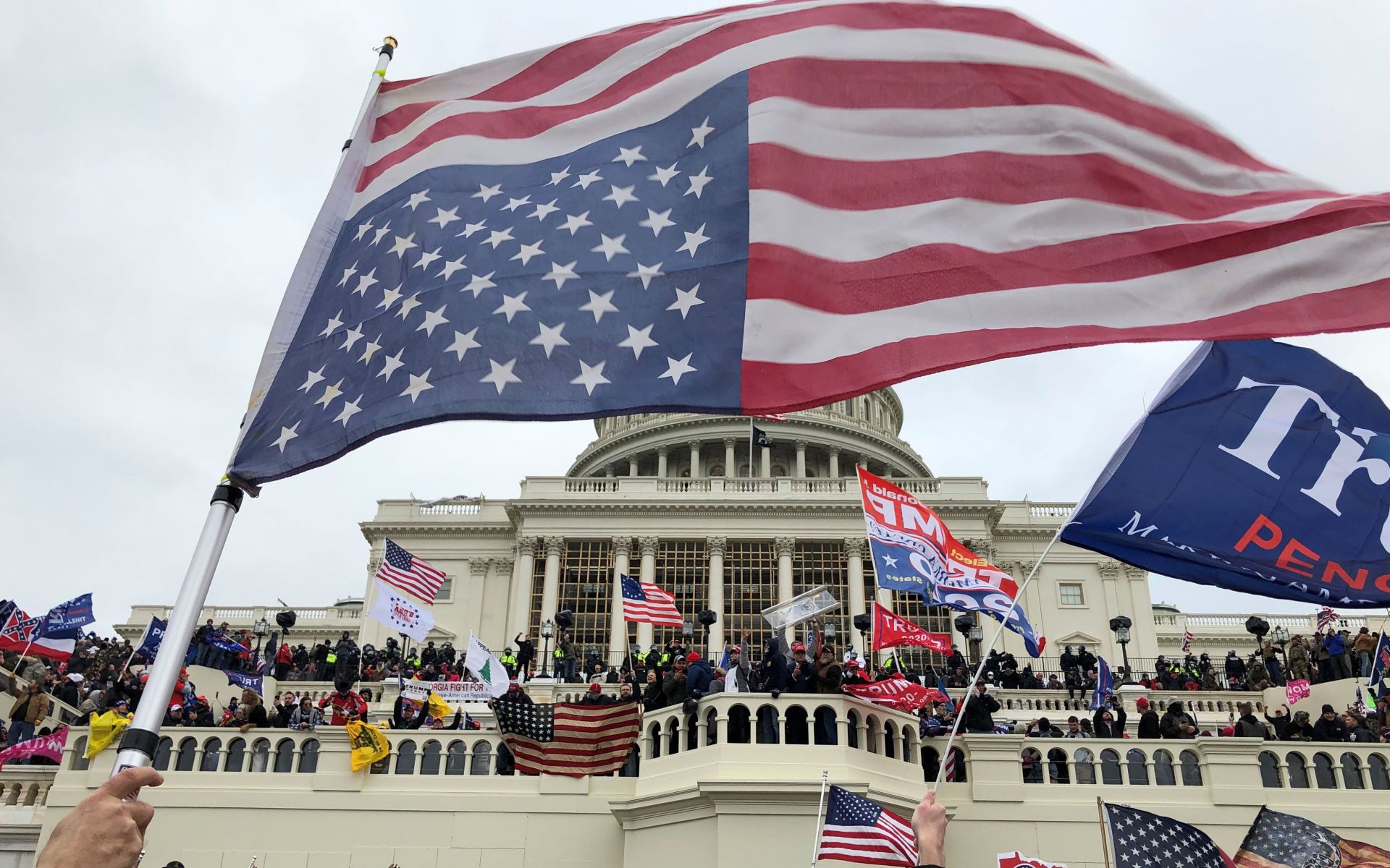ρουθ-μπεν-γκιατ-ο-τραμπ-έφτασε-κοντά-στ-561221152