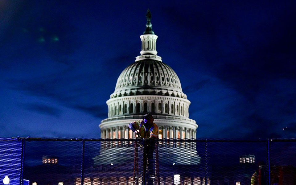 φυλλορροεί-η-κυβέρνηση-τραμπ-561220162