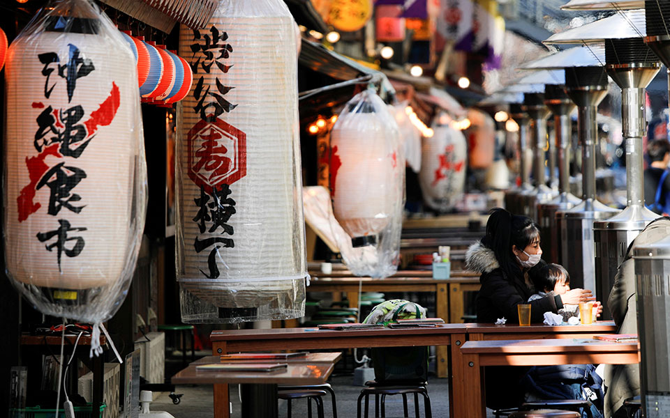 βαριά-συμπτώματα-ακόμη-και-έξι-μήνες-μ-561220975