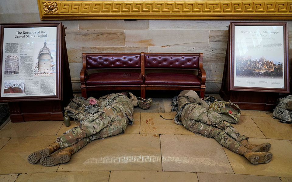 Η Εθνοφρουρά παρακολουθεί στενά το αμερικανικό Καπιτώλιο-6