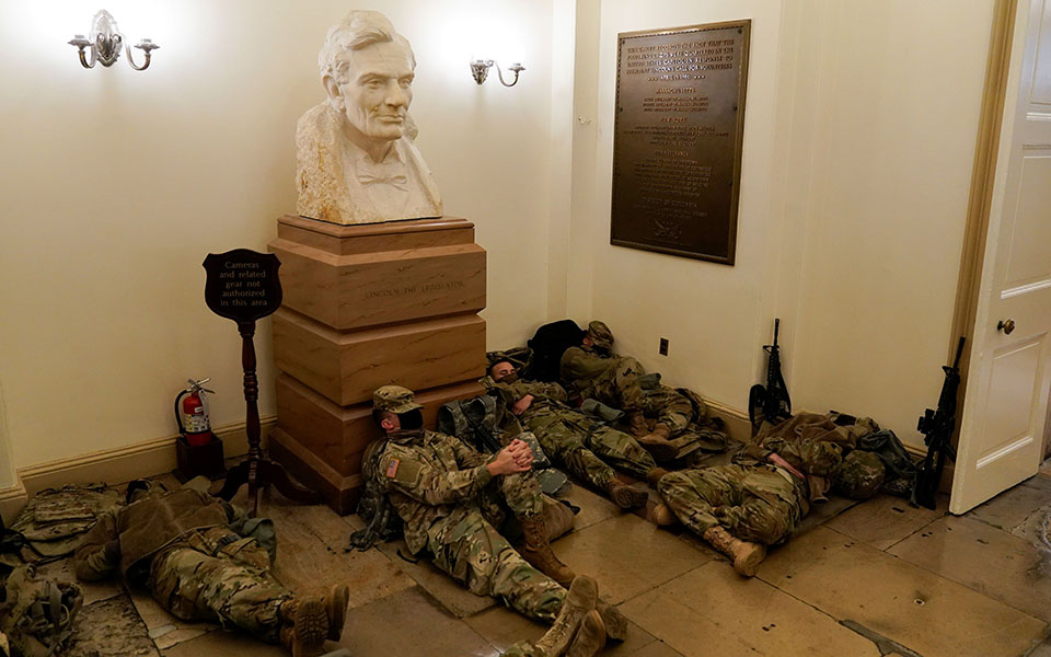 Η Εθνοφρουρά παρακολουθεί στενά το αμερικανικό Καπιτώλιο-5