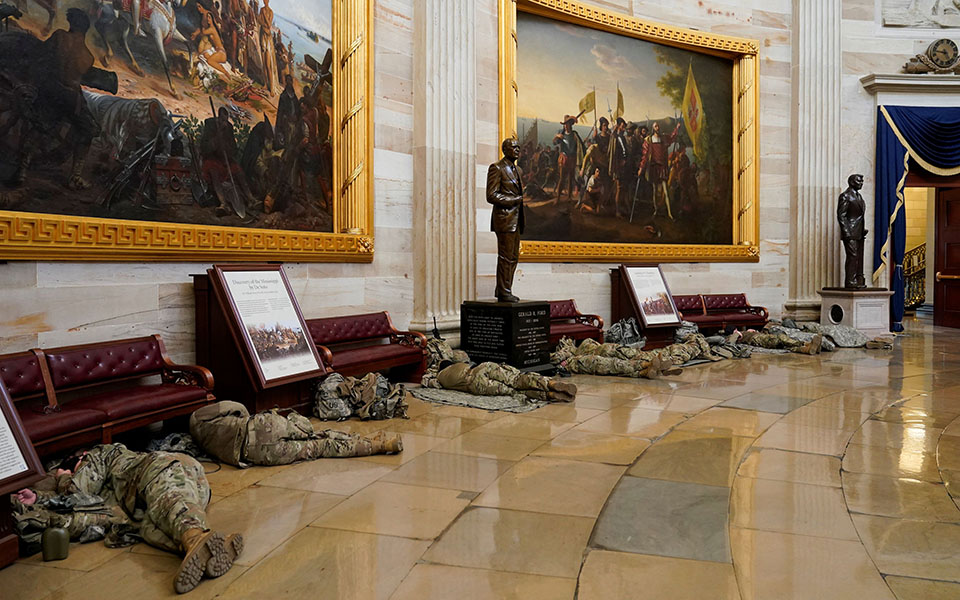 Η Εθνοφρουρά παρακολουθεί στενά το αμερικανικό Καπιτώλιο-7