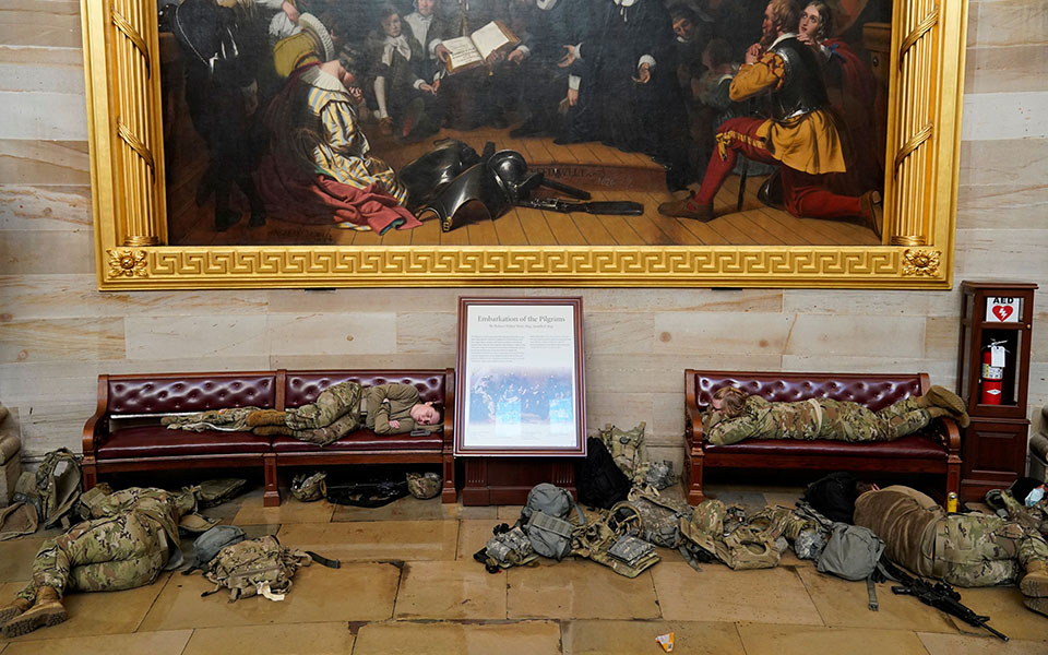 Η Εθνοφρουρά παρακολουθεί στενά το αμερικανικό Καπιτώλιο-4