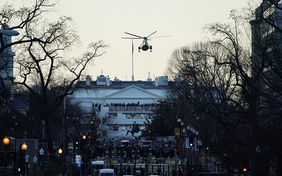 Τραμπ: «Καλή τύχη, θα επιστρέψουμε»-2