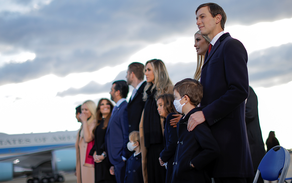 Τραμπ: «Καλή τύχη, θα επιστρέψουμε»-4