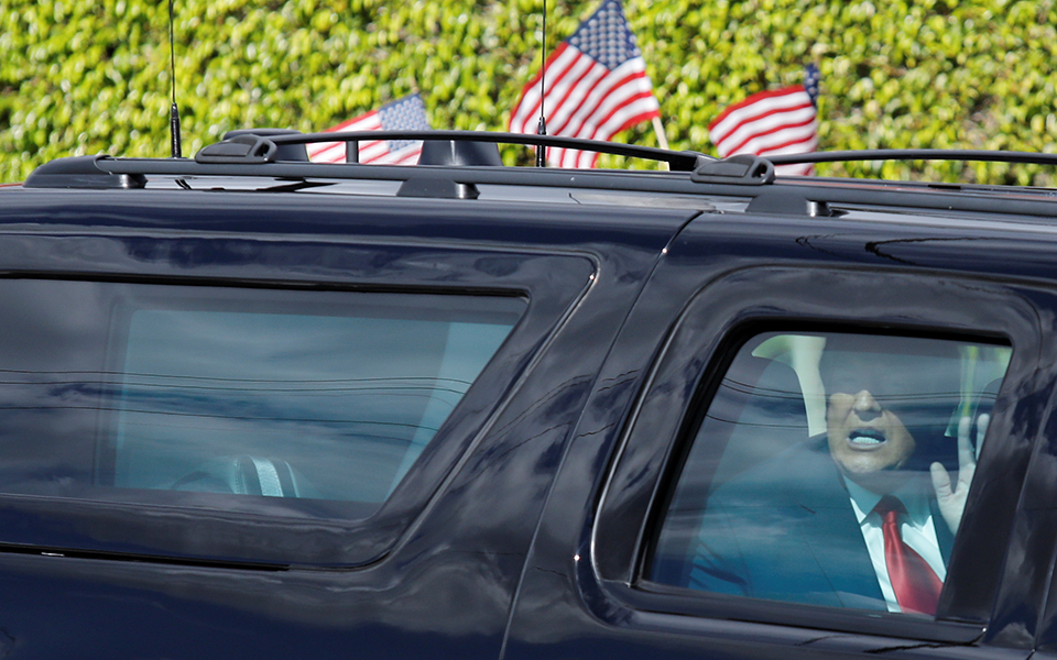 Υποστηρικτές του Τραμπ, τον υποδέχθηκαν στο Παλμ Μπιτς-1