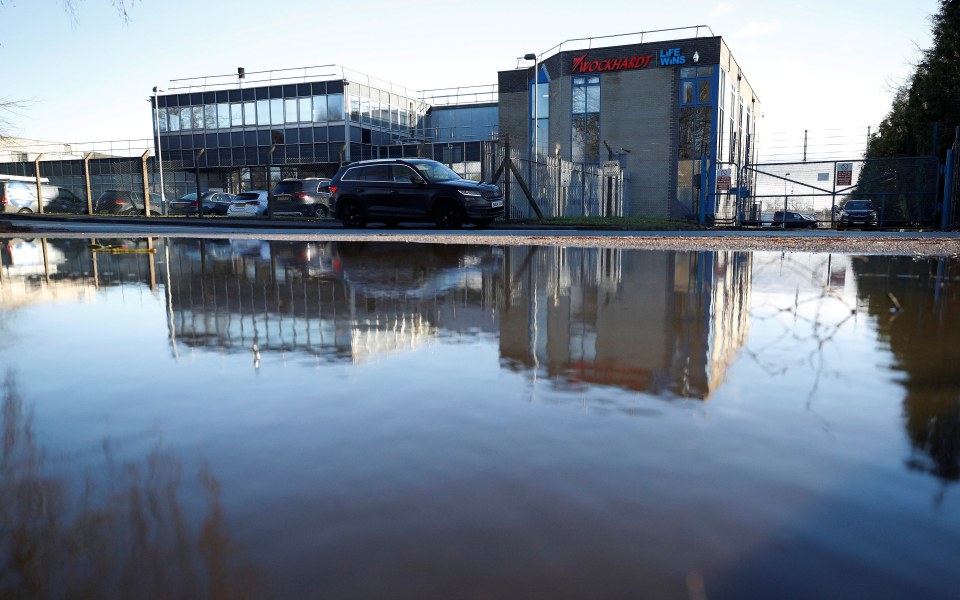 bbc-ύποπτο-πακέτο-στο-εργοστάσιο-της-astrazeneca-561243592