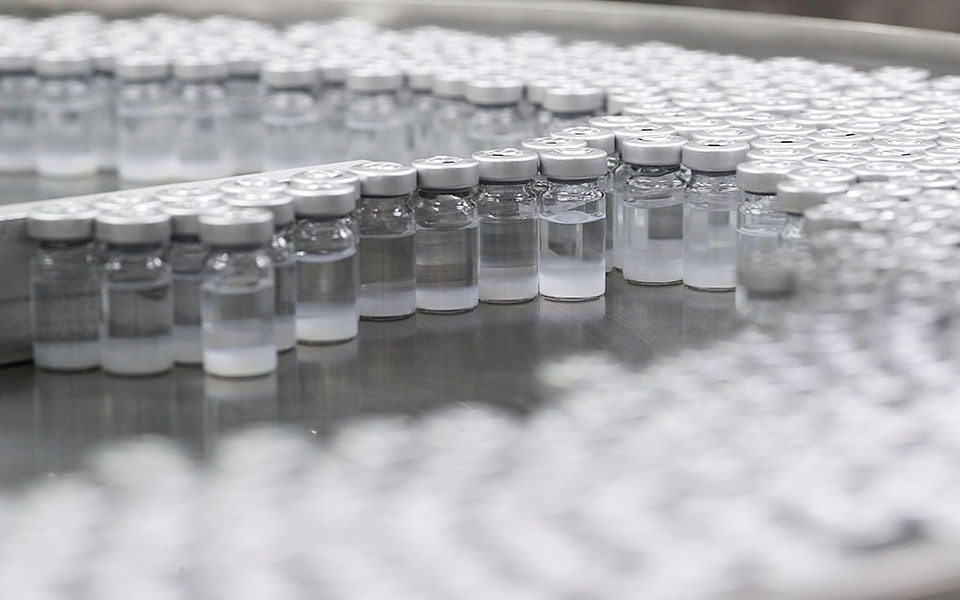 στα-μαχαίρια-ε-ε-και-astrazeneca-561243262