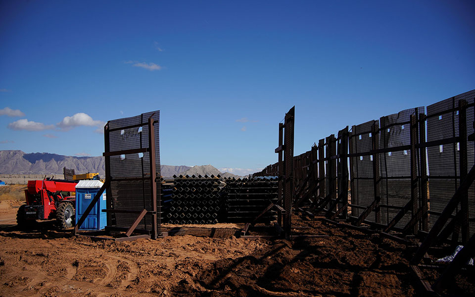 Το Τείχος του Τραμπ σταμάτησε στα 438 μίλια (εικόνες)-10