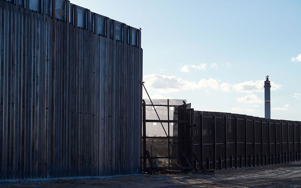 το-τείχος-του-τραμπ-σταμάτησε-στα-438-μίλ-561243166