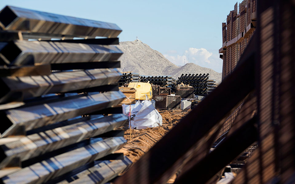 Το Τείχος του Τραμπ σταμάτησε στα 438 μίλια (εικόνες)-7