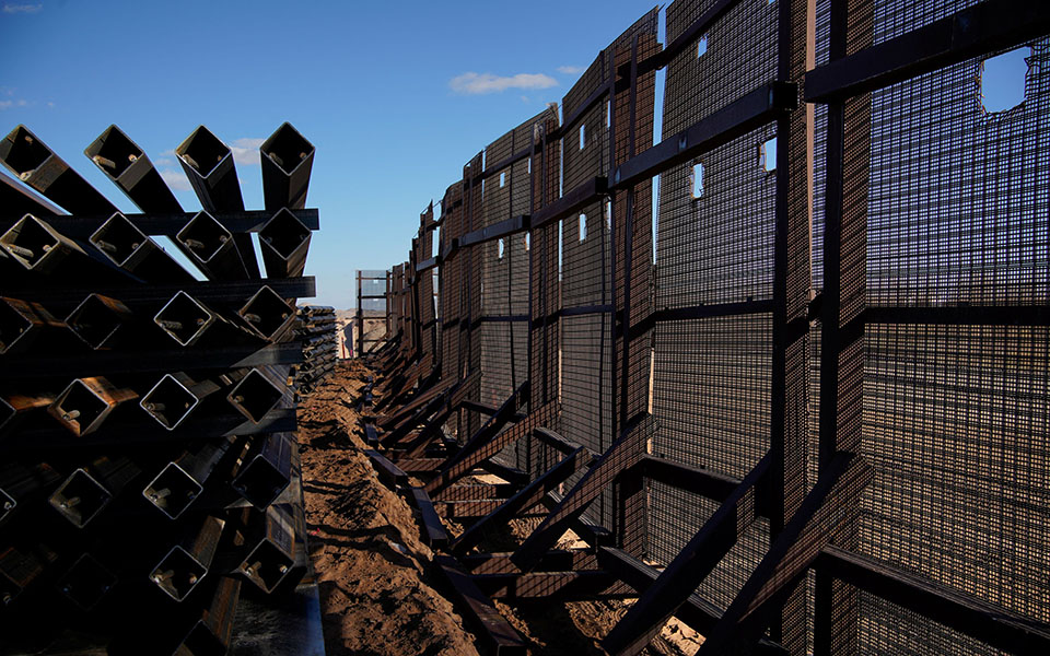 Το Τείχος του Τραμπ σταμάτησε στα 438 μίλια (εικόνες)-2