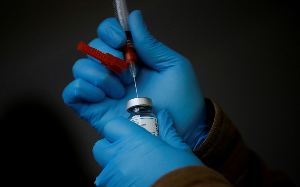 εξηγήσεις-από-την-astrazeneca-ζητεί-η-ε-ε-για-τις-561240724