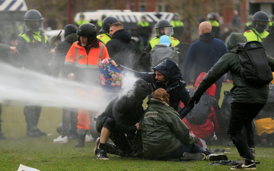 ρούτε-εγκληματικές-οι-διαδηλώσεις-561240700