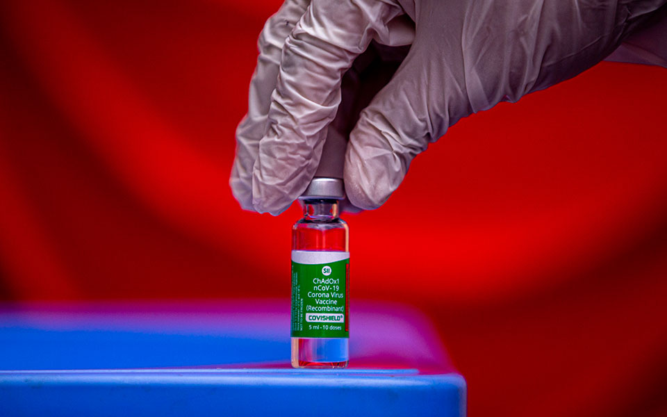 εμβόλια-κατευθείαν-από-τα-βρετανικά-ε-561243754