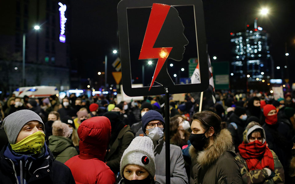 Πολωνία: Συνεχίζονται οι διαδηλώσεις κατά της απαγόρευσης των αμβλώσεων-2