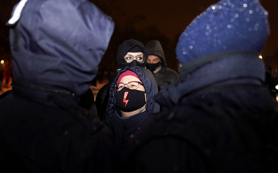 Πολωνία: Συνεχίζονται οι διαδηλώσεις κατά της απαγόρευσης των αμβλώσεων-13