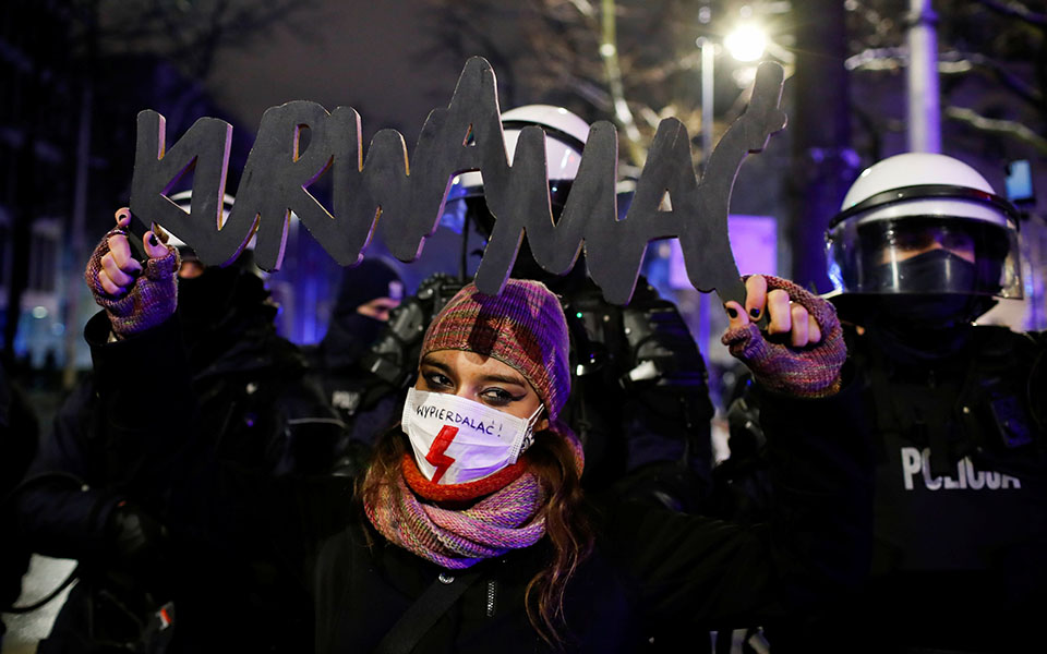 Πολωνία: Συνεχίζονται οι διαδηλώσεις κατά της απαγόρευσης των αμβλώσεων-5