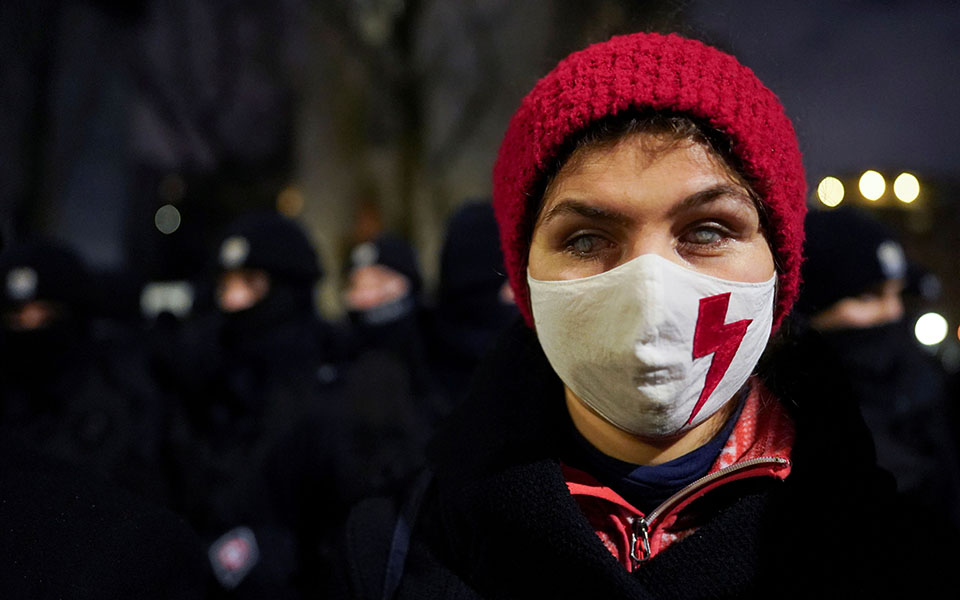 Πολωνία: Συνεχίζονται οι διαδηλώσεις κατά της απαγόρευσης των αμβλώσεων-16