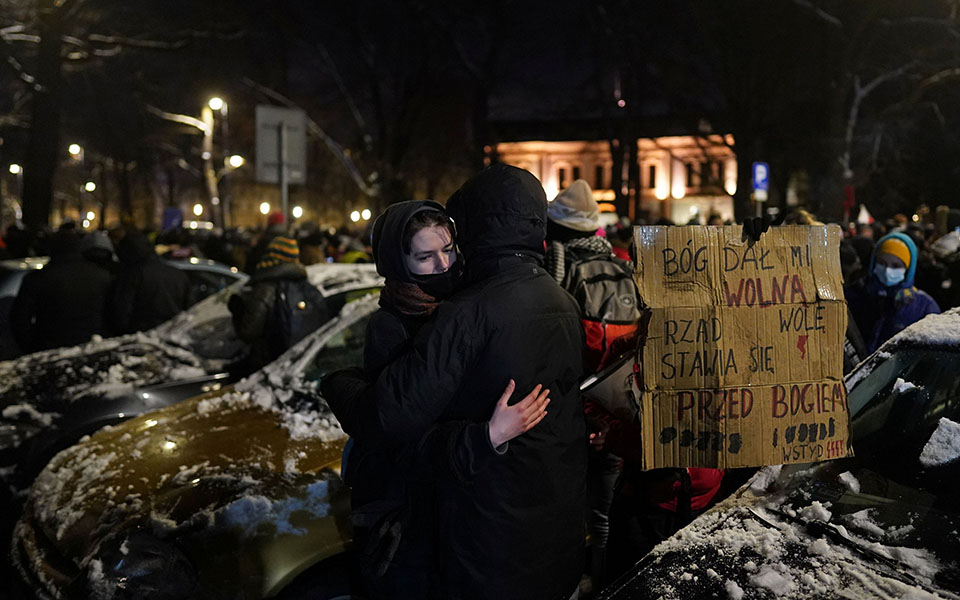 Πολωνία: Συνεχίζονται οι διαδηλώσεις κατά της απαγόρευσης των αμβλώσεων-9