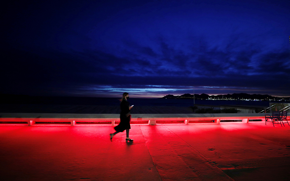 bloomberg-οι-μεταλλάξεις-προμηνύουν-μακρά-μ-561247768