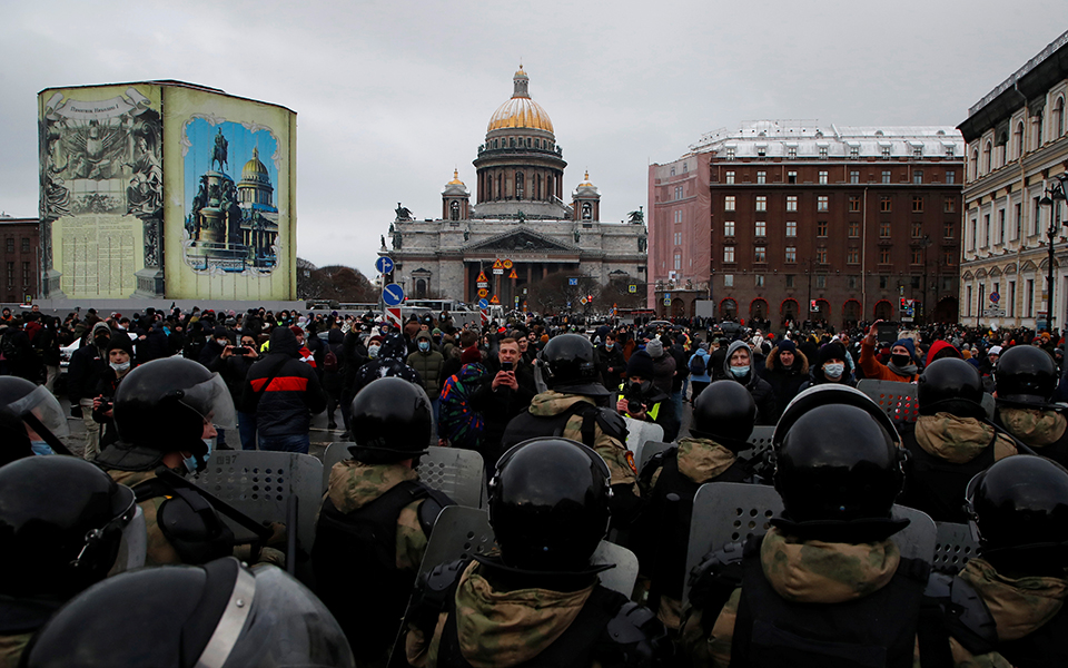 Πάνω από 3.000 συλλήψεις στις διαδηλώσεις για τον Αλεξέι Ναβάλνι-1