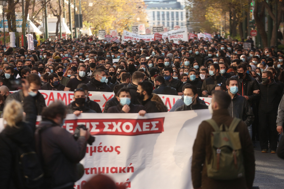 Εικόνες συνωστισμού στο πανεκπαιδευτικό συλλαλητήριο-3