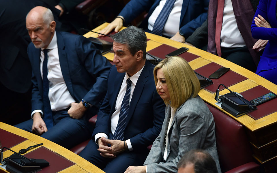 ξένοι-στο-ίδιο-κόμμα-φώφη-γεννηματά-κα-561224944