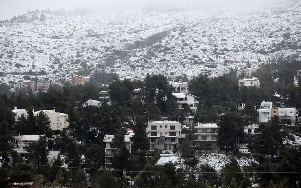ψυχρή-εισβολή-με-χιόνια-και-παγετό-561228322