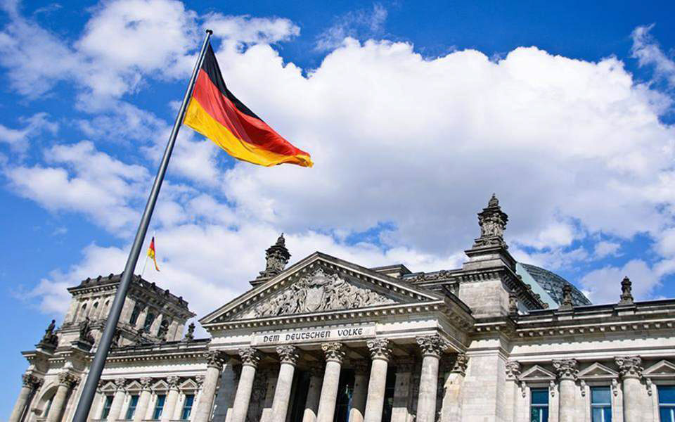 ίσες-αποστάσεις-επιλέγει-το-βερολίνο-561242710