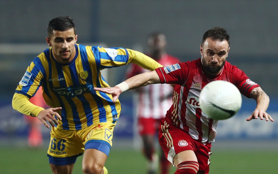 οι-συνήθεις-ύποπτοι-τον-οδήγησαν-στην-561221839