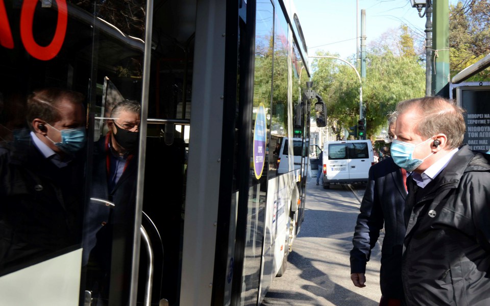 Σε δοκιμαστική διαδρομή ηλεκτροκίνητου λεωφορείου ο Κ. Καραμανλής-1