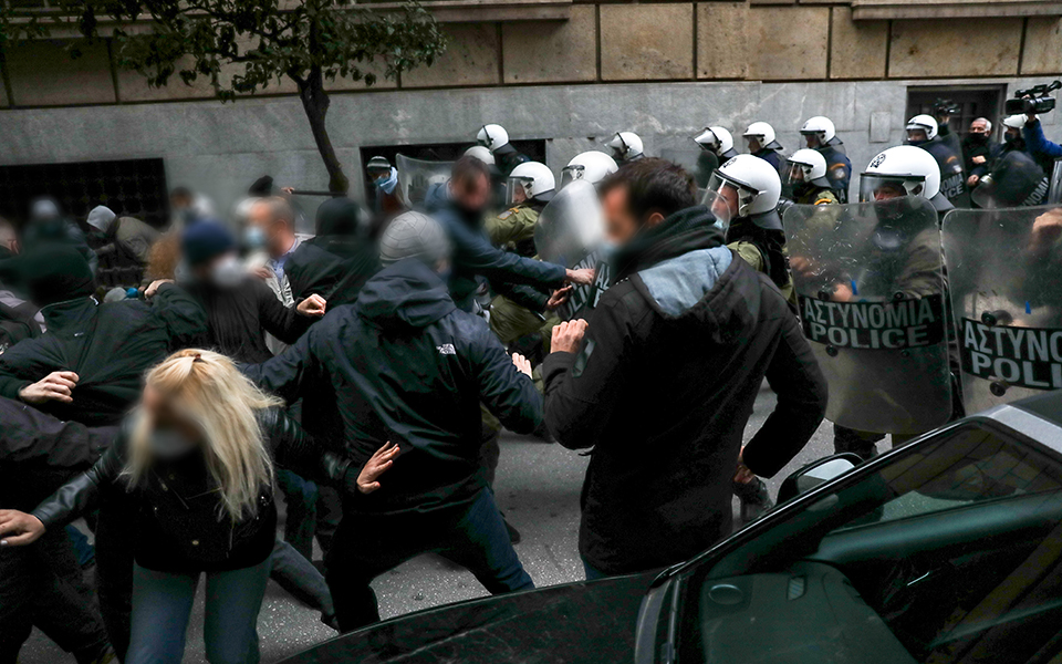 ένταση-σε-πορεία-για-τον-κουφοντίνα-561246091