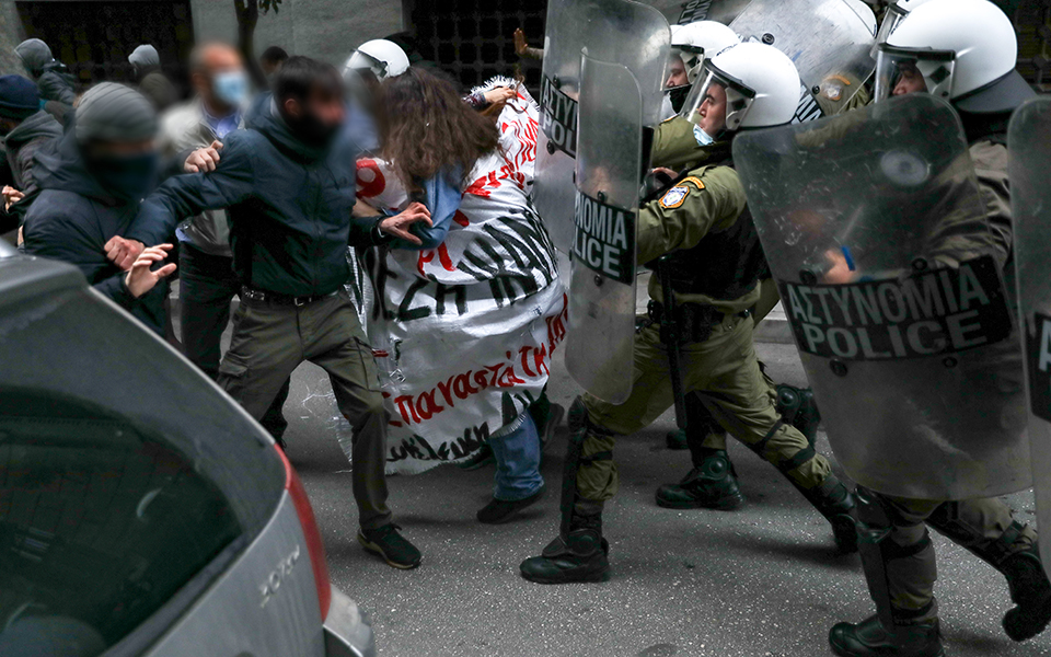 Ένταση σε πορεία για τον Κουφοντίνα-1