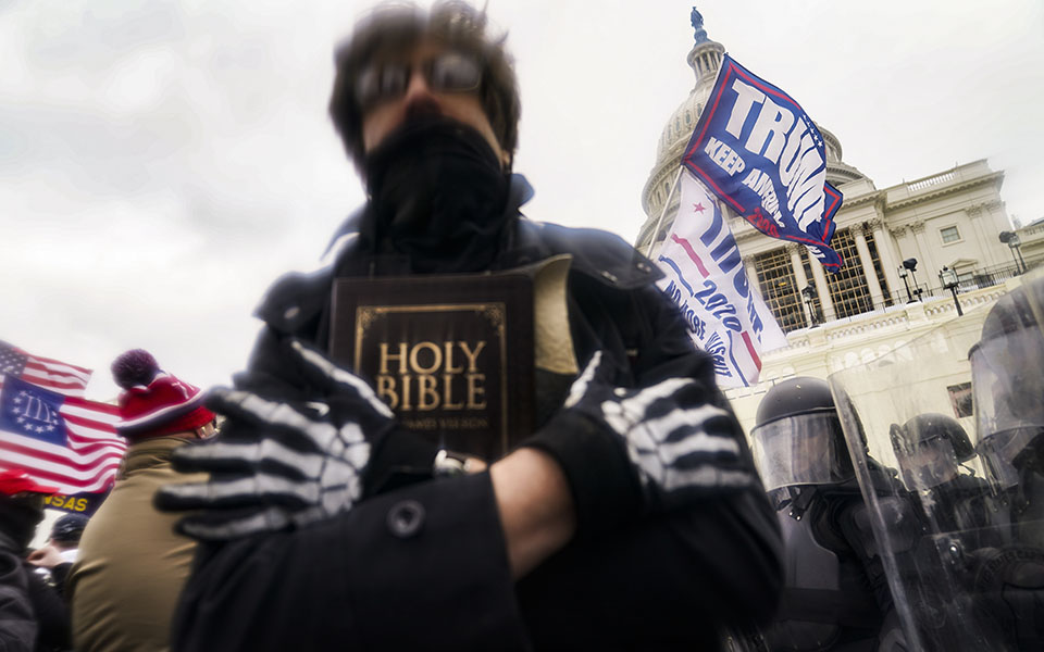 Εισβολή στο Καπιτώλιο: Το χάος όπως το κατέγραψε ο φωτογραφικός φακός-8