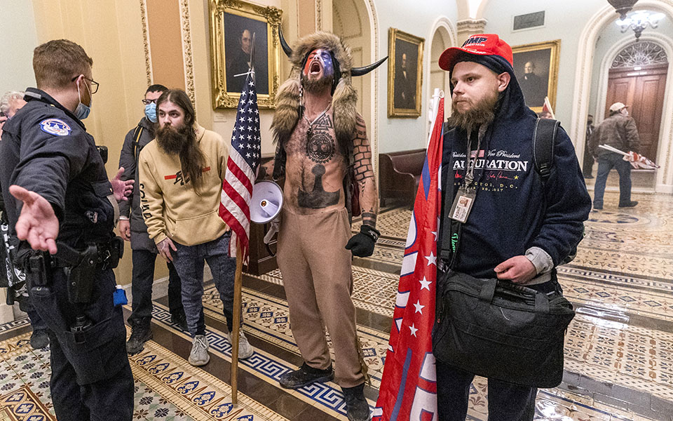 Εισβολή στο Καπιτώλιο: Το χάος όπως το κατέγραψε ο φωτογραφικός φακός-32