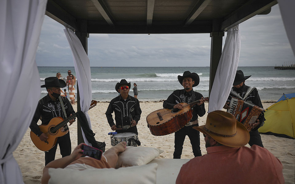 Μεξικό: To ηλιόλουστο και επικίνδυνο «αντι – covid» καταφύγιο των Αμερικανών-2