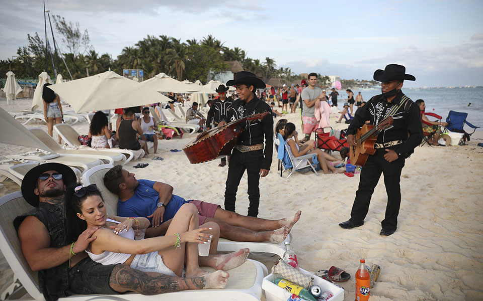 Μεξικό: To ηλιόλουστο και επικίνδυνο «αντι – covid» καταφύγιο των Αμερικανών-9