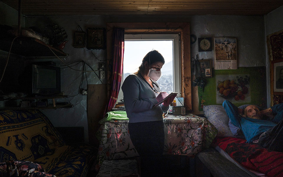 Ουκρανία: Μια επαρχιακή γιατρός στη μάχη κατά της Covid-7