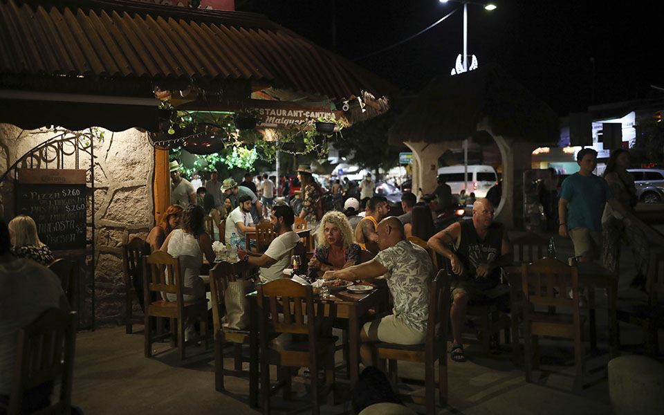 Μεξικό: To ηλιόλουστο και επικίνδυνο «αντι – covid» καταφύγιο των Αμερικανών-7