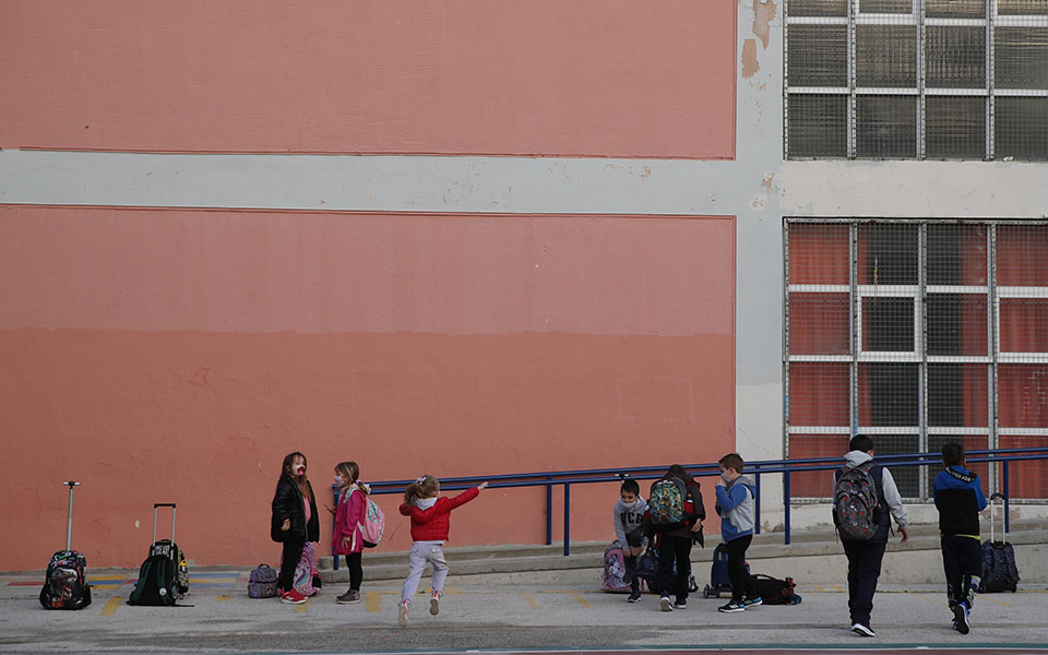 γυμνάσια-και-λύκεια-προηγούνται-της-ε-561235297